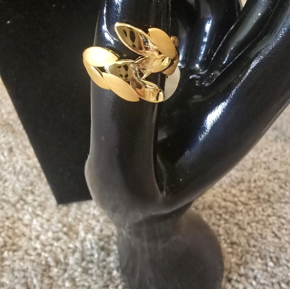 21kgp Dubai Jewelry Elegant Gold Leaf Ring - Picture 2 of 10